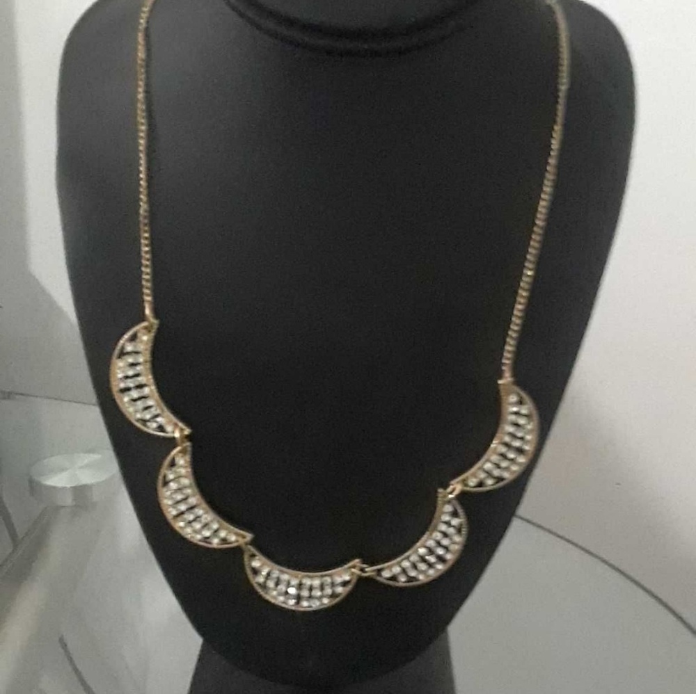 Golden oval necklace